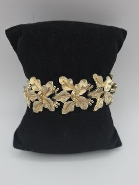 Coro Pegasus Gold Floral Link Bracelet for Women - Sculpted Petal Design